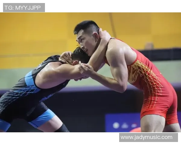 足球明星与摔角的激情碰撞高清壁纸尽享运动魅力与视觉盛宴